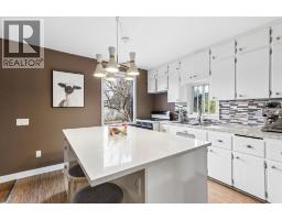 4pc Bathroom - 5216 18 Avenue Nw, Calgary, AB T3B0R3 Photo 11