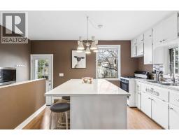Bedroom - 5216 18 Avenue Nw, Calgary, AB T3B0R3 Photo 8