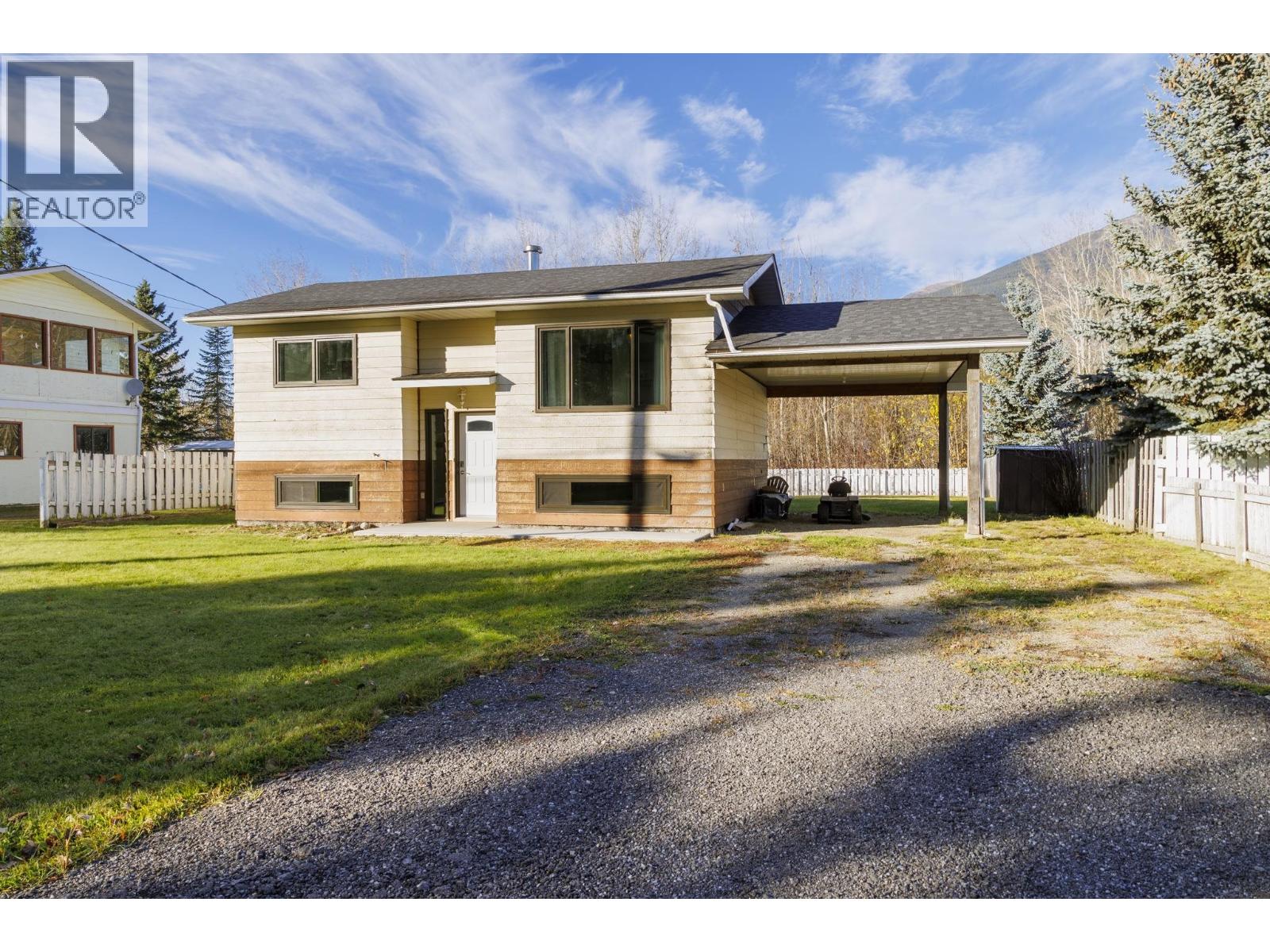 1115 MCBRIDE CRESCENT - 1