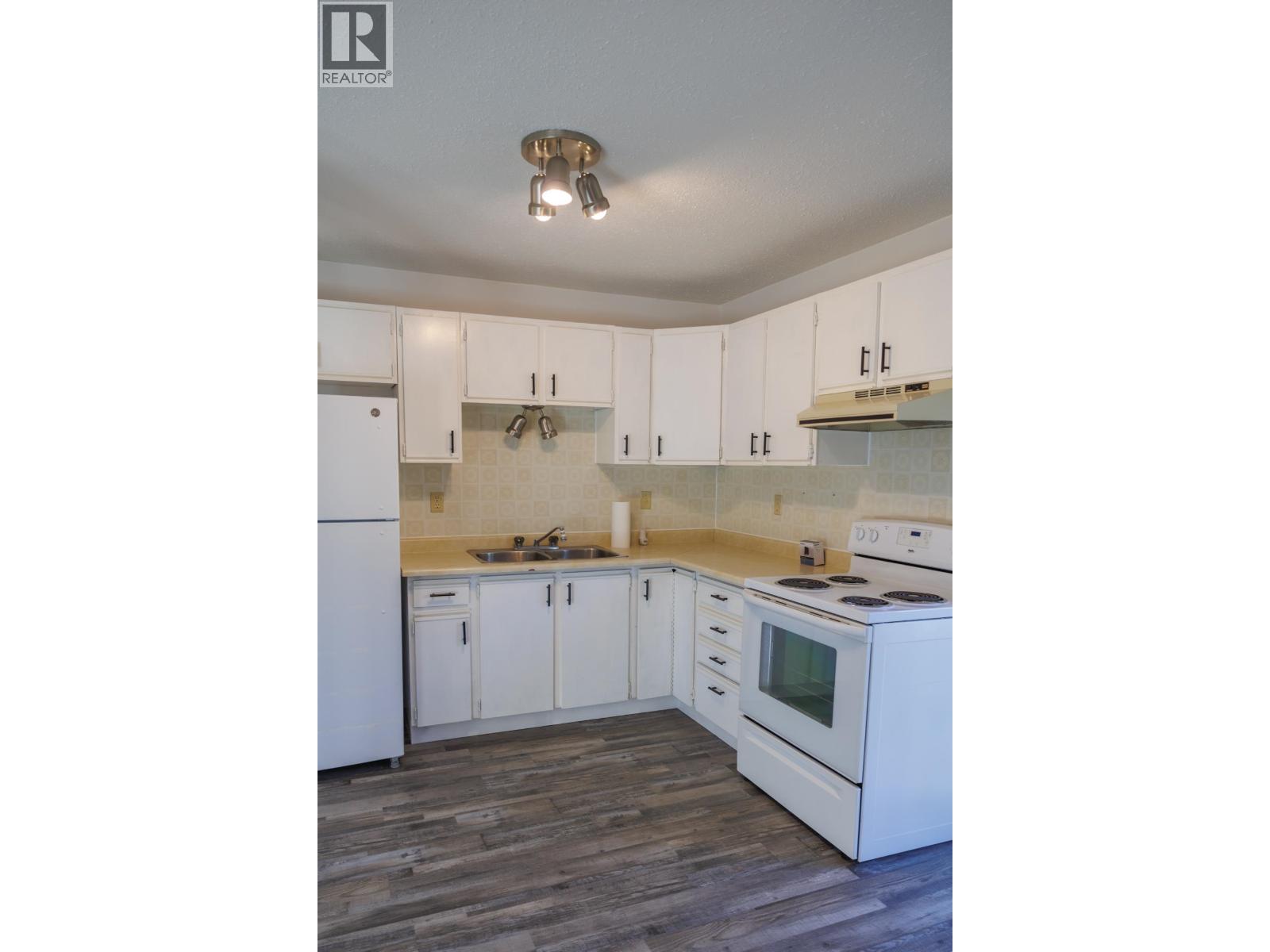 1115 MCBRIDE CRESCENT - 10