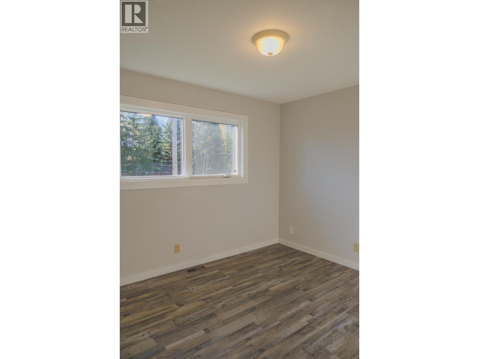 1115 MCBRIDE CRESCENT - 17