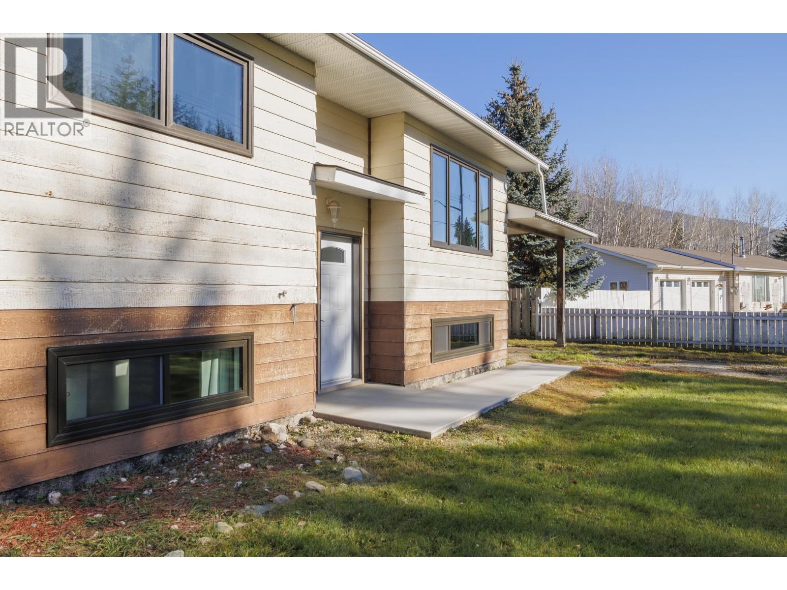 1115 MCBRIDE CRESCENT - 36