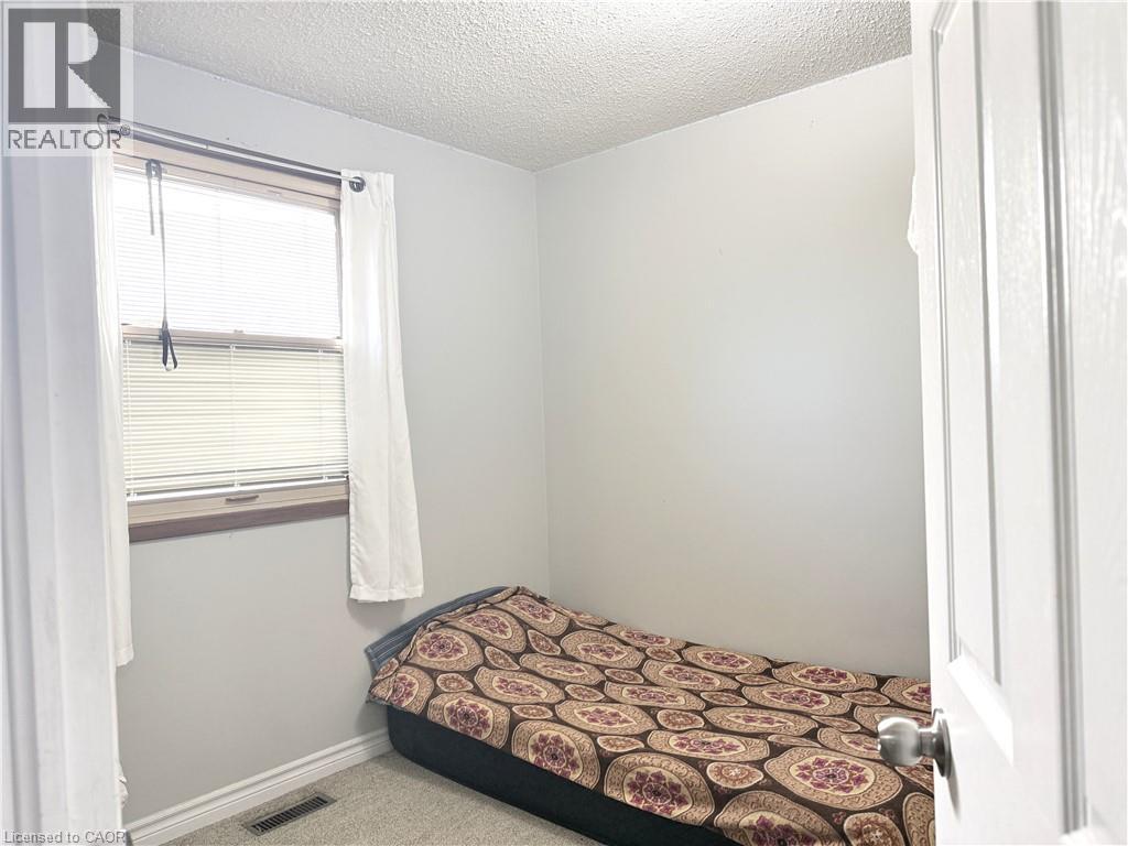 42 SOUTHWOOD Court, Kitchener — photo 12