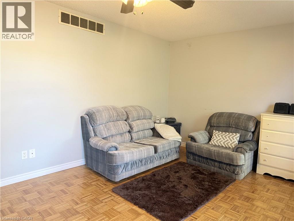 42 SOUTHWOOD Court, Kitchener — photo 6