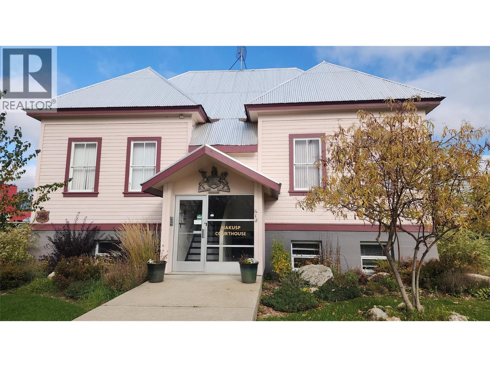 415-421 Broadway Street, Nakusp - Image 1