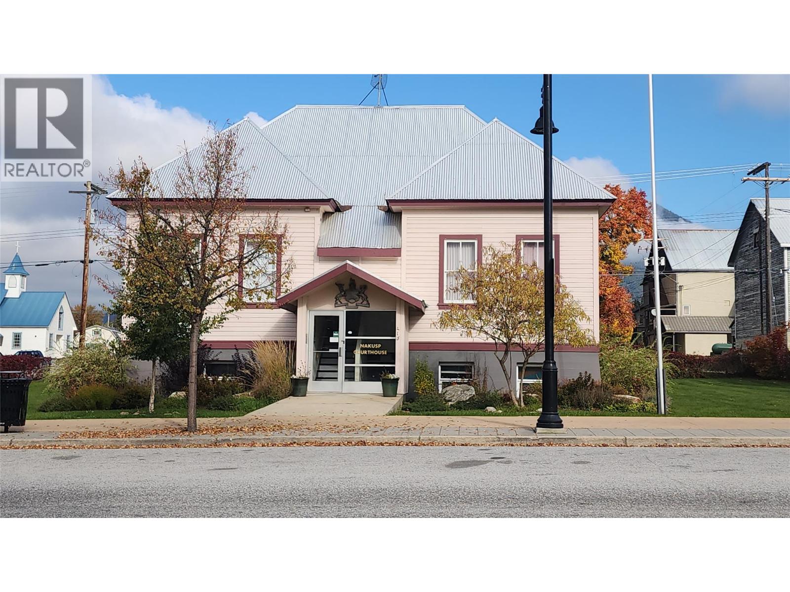 415-421 Broadway Street, Nakusp