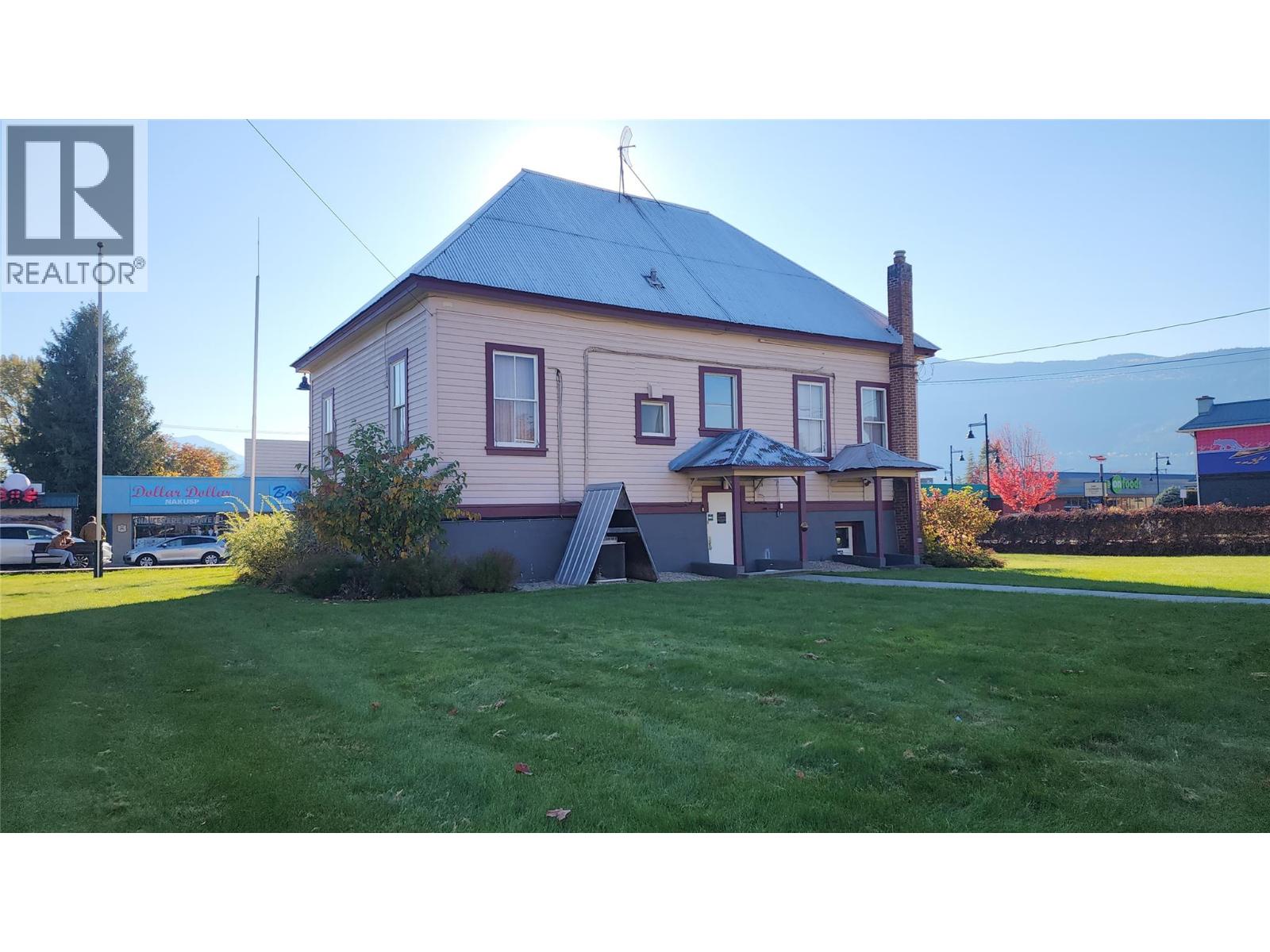 415-421 Broadway Street, Nakusp - Image 1