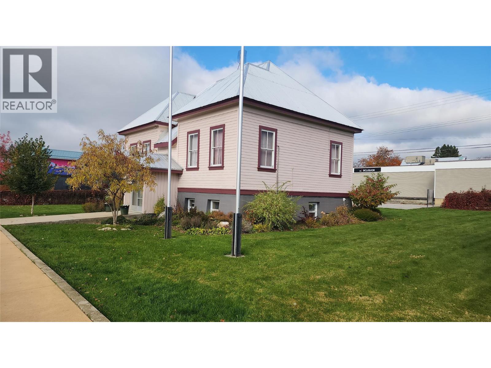 415-421 Broadway Street, Nakusp - Image 1