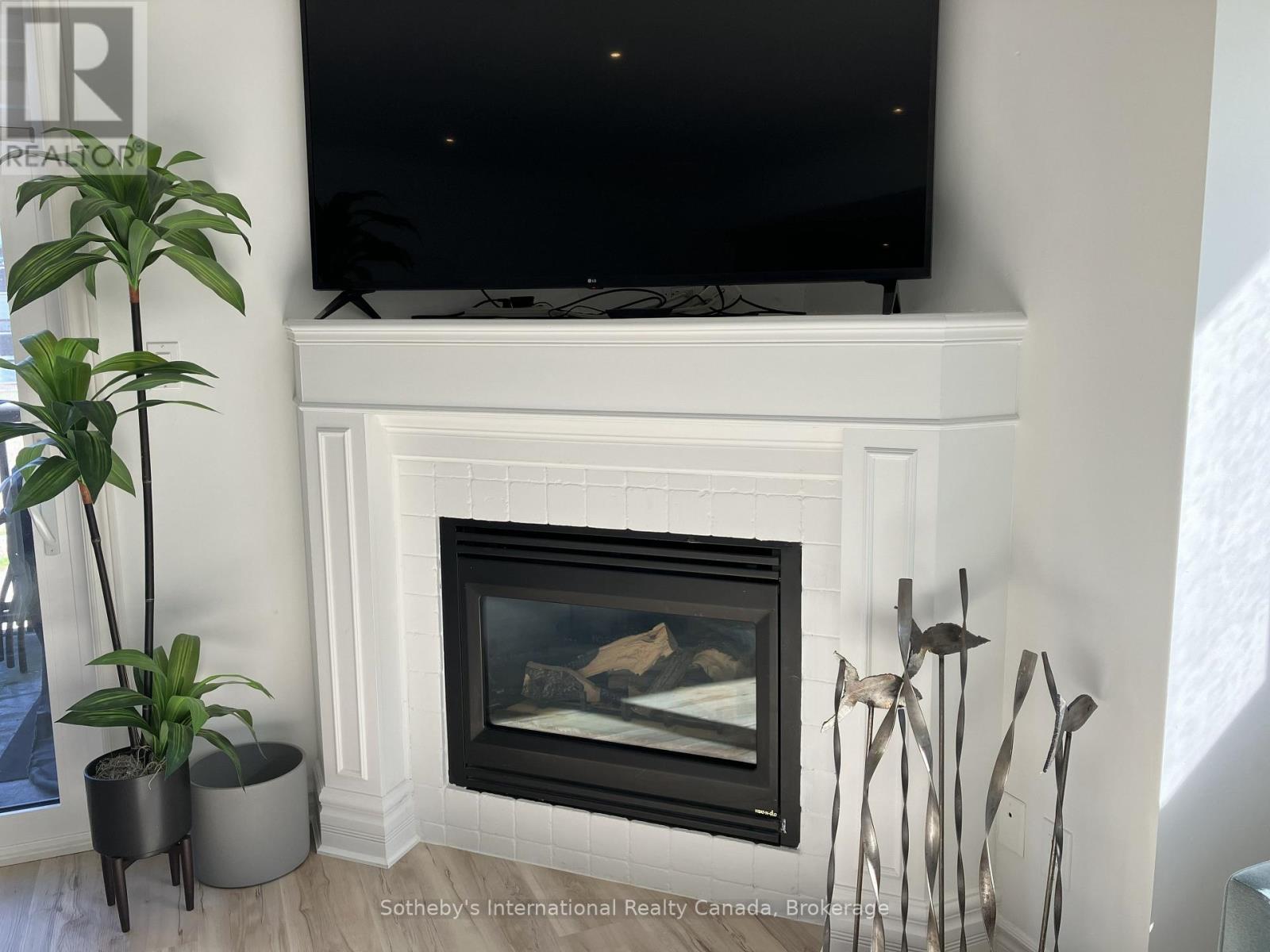 679 JOHNSTON PARK AVENUE, Collingwood — photo 9