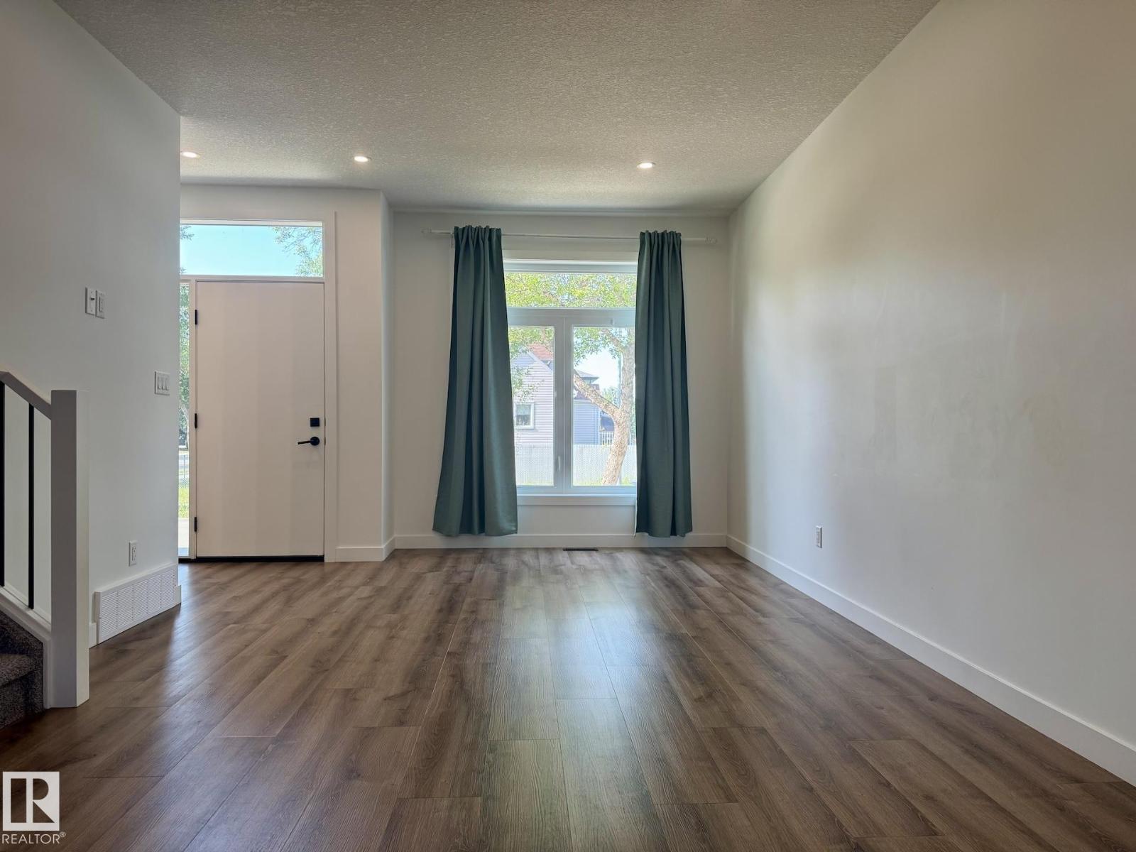 Property photograph 4 for MLS E4497344