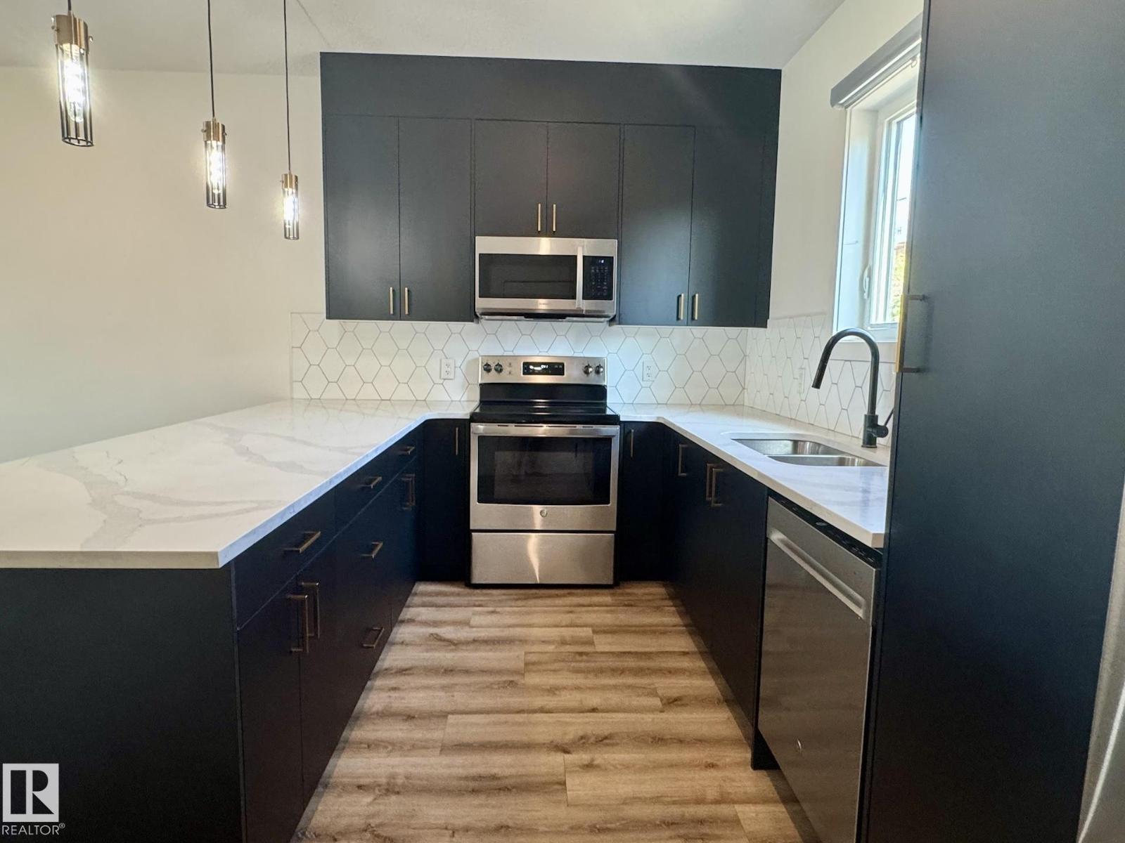 Property photograph 2 for MLS E4497344