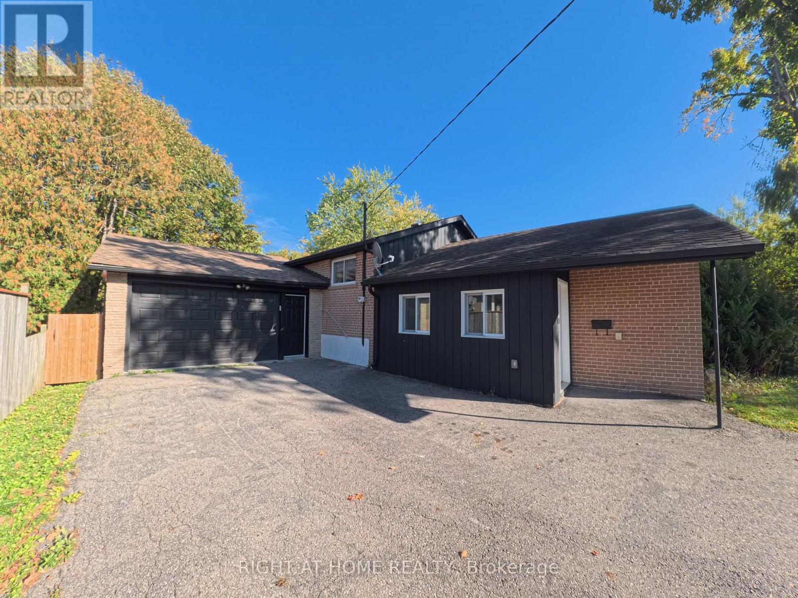 35 KNOWLES CRESCENT, Aurora (Aurora Highlands) — photo 2