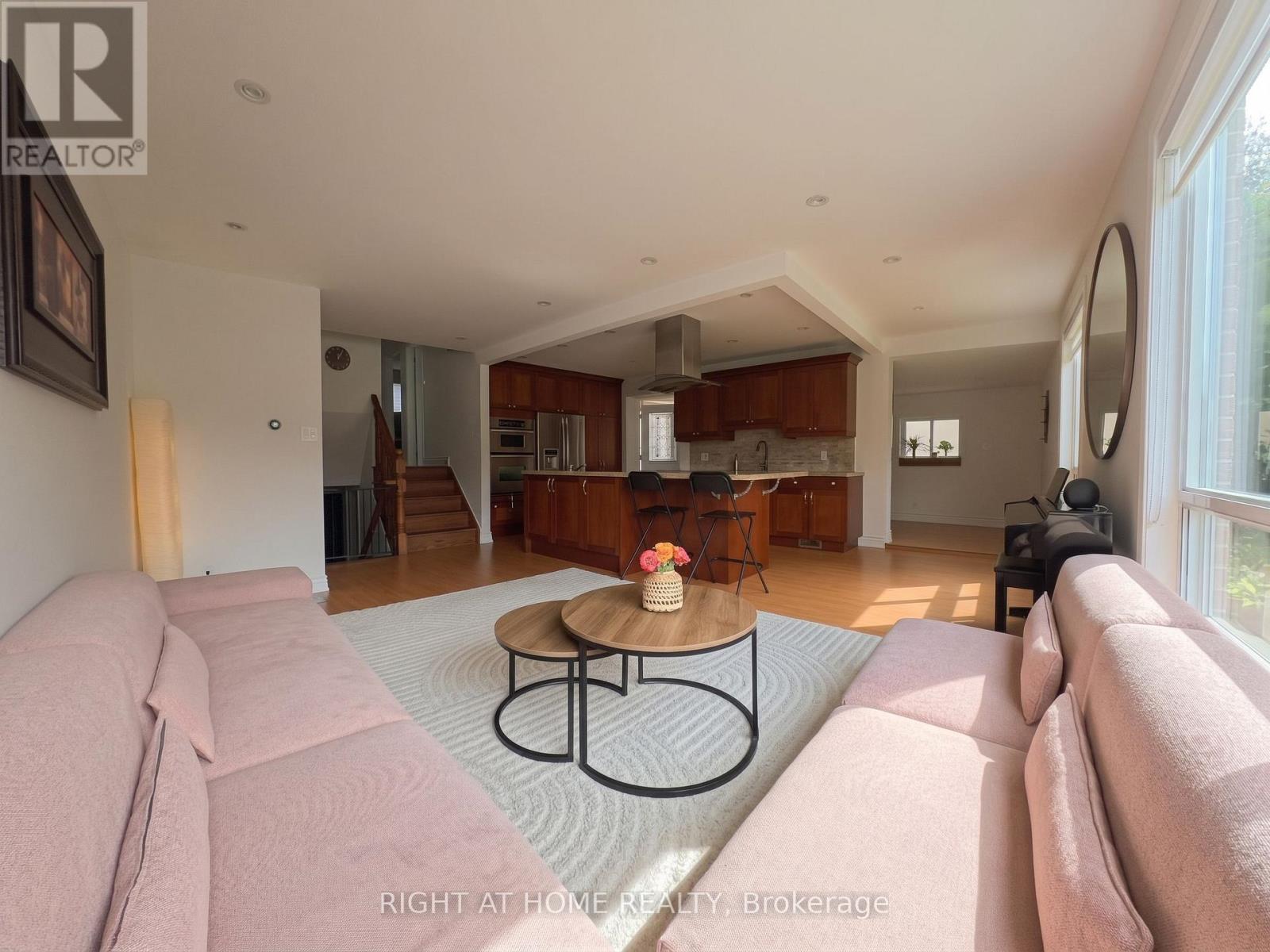 35 KNOWLES CRESCENT, Aurora (Aurora Highlands) — photo 7