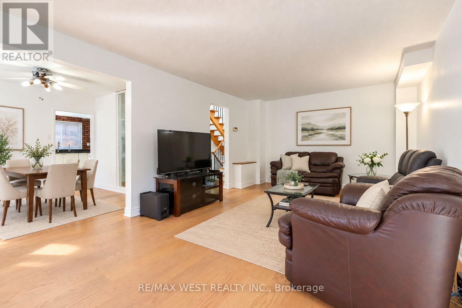 42 MASSEYGROVE CRESCENT, Toronto (Mount Olive-Silverstone-Jamestown) — photo 3