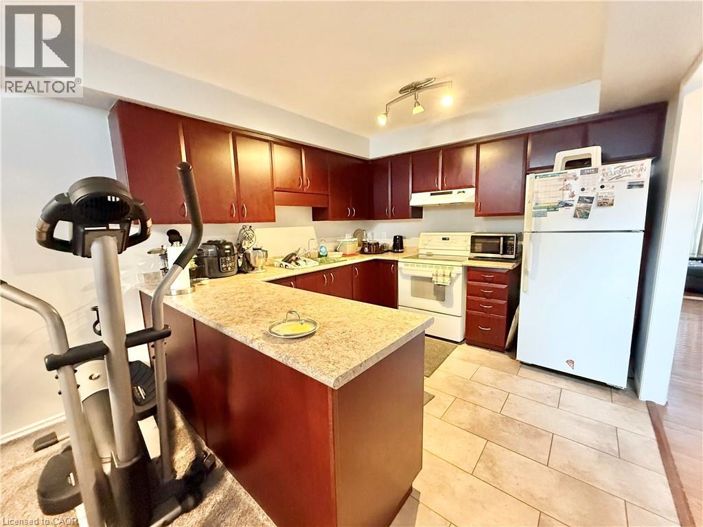 22 MADELEINE Street, Kitchener — photo 4