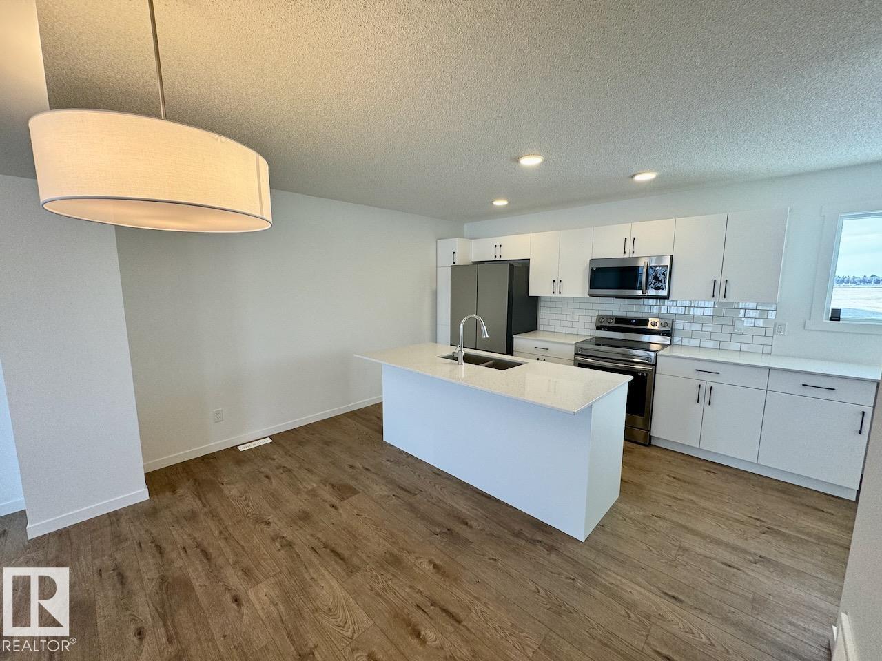 Property photograph 3 for MLS E4509465