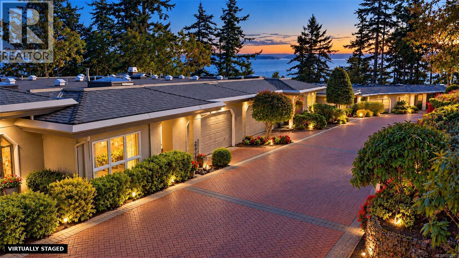 10 942 Boulderwood Rise, Saanich