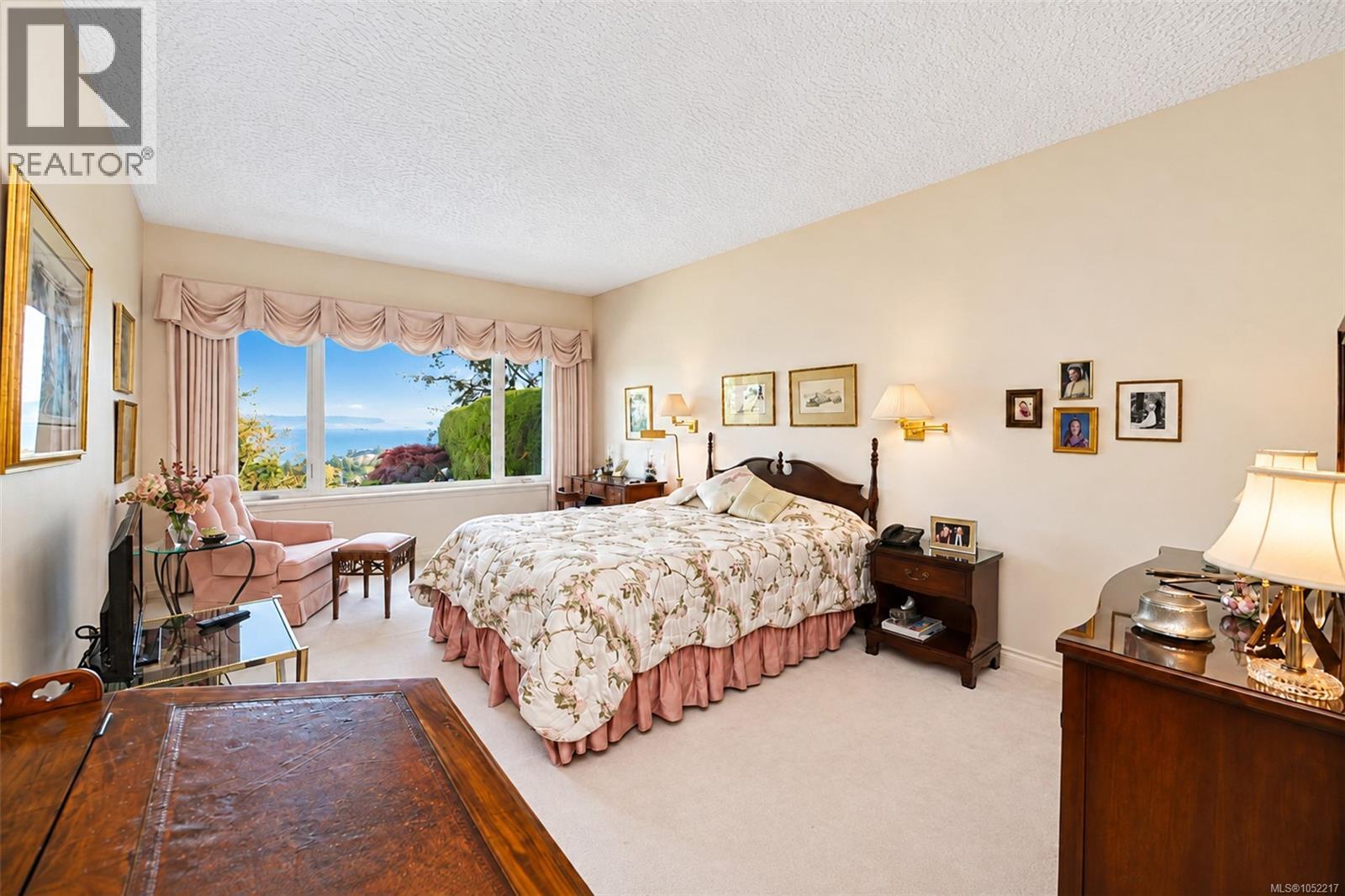 10 942 Boulderwood Rise, Saanich