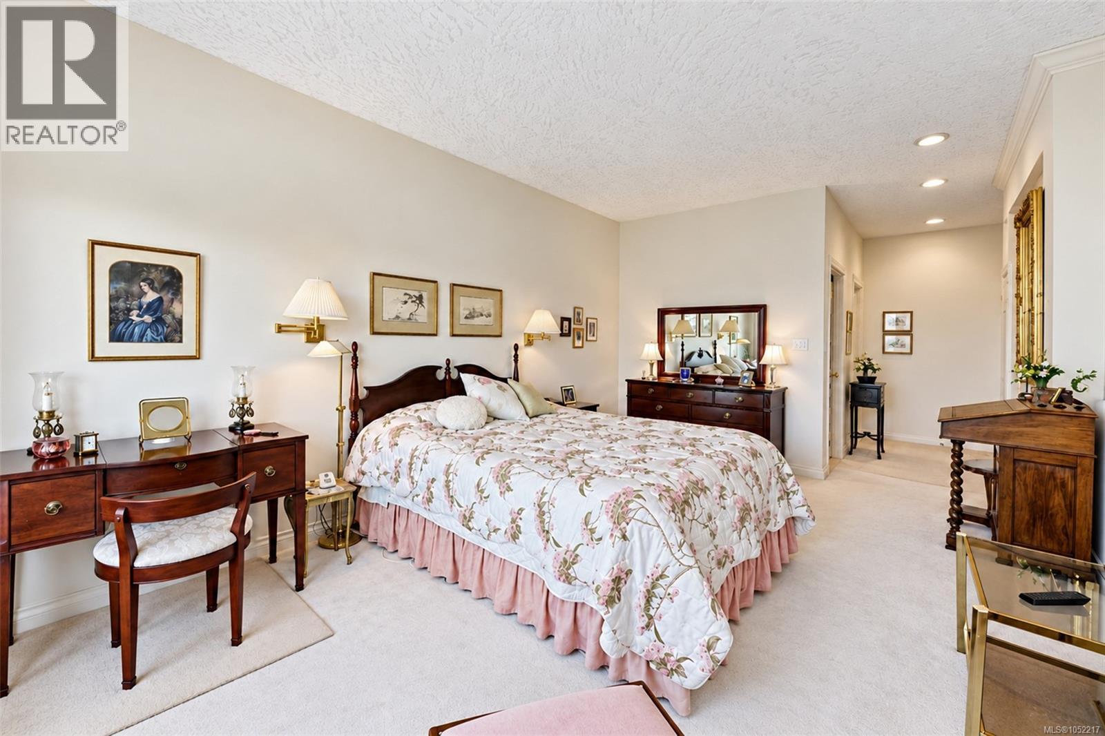 10 942 Boulderwood Rise, Saanich