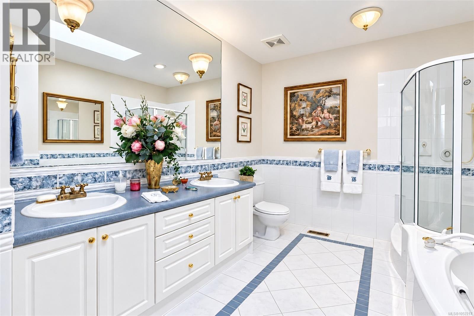 10 942 Boulderwood Rise, Saanich
