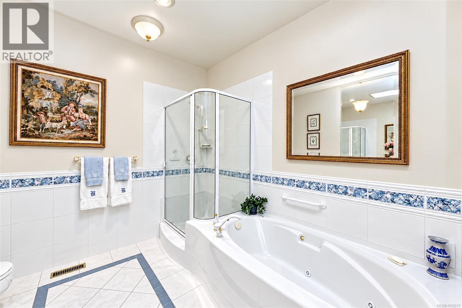 10 942 Boulderwood Rise, Saanich