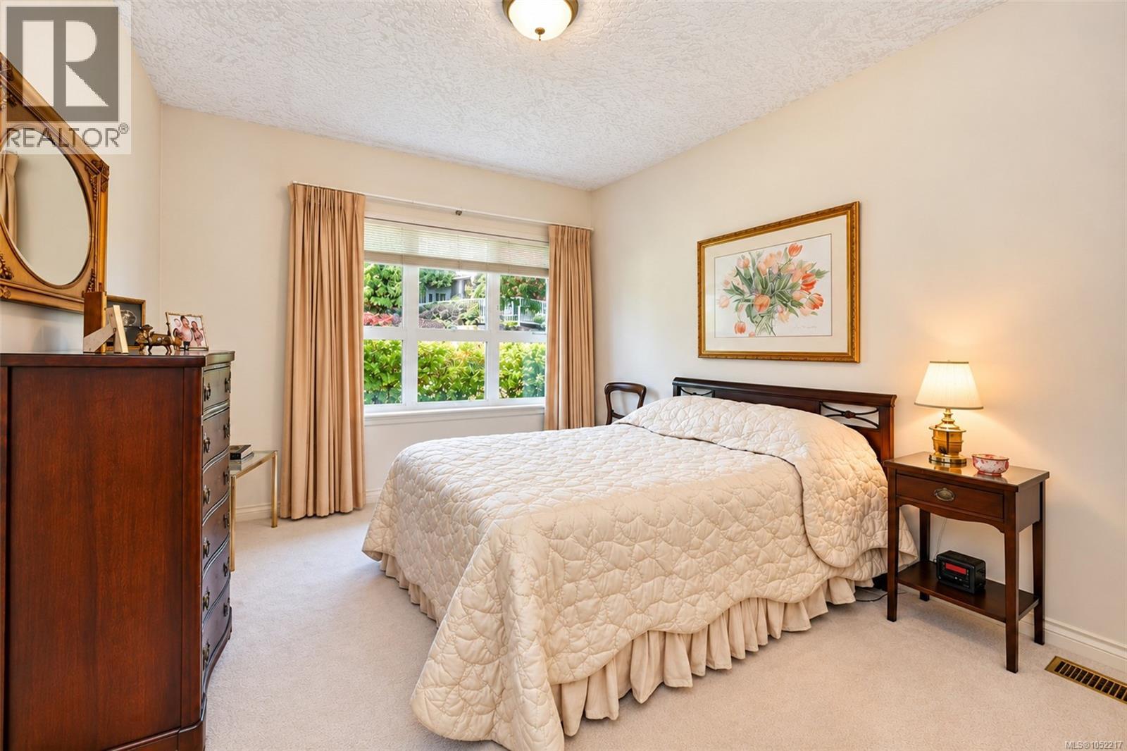 10 942 Boulderwood Rise, Saanich