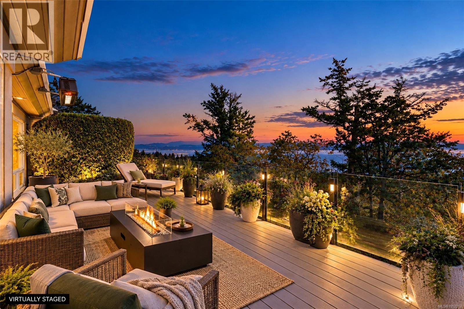 10 942 Boulderwood Rise, Saanich