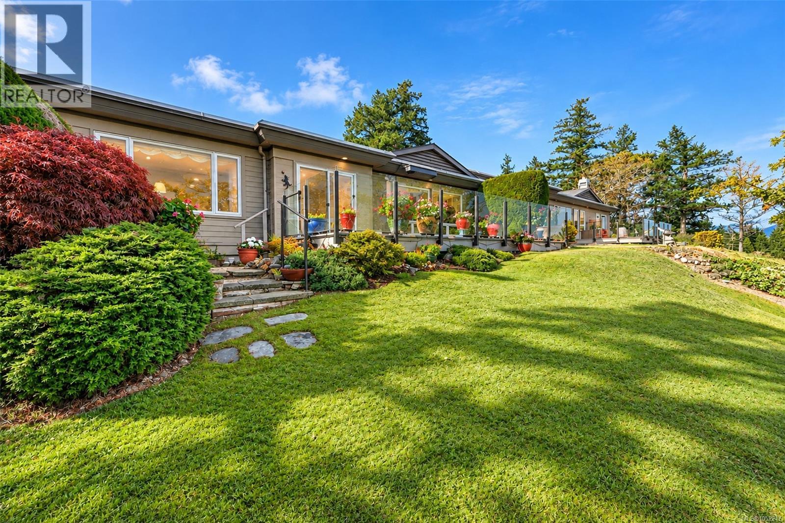 10 942 Boulderwood Rise, Saanich