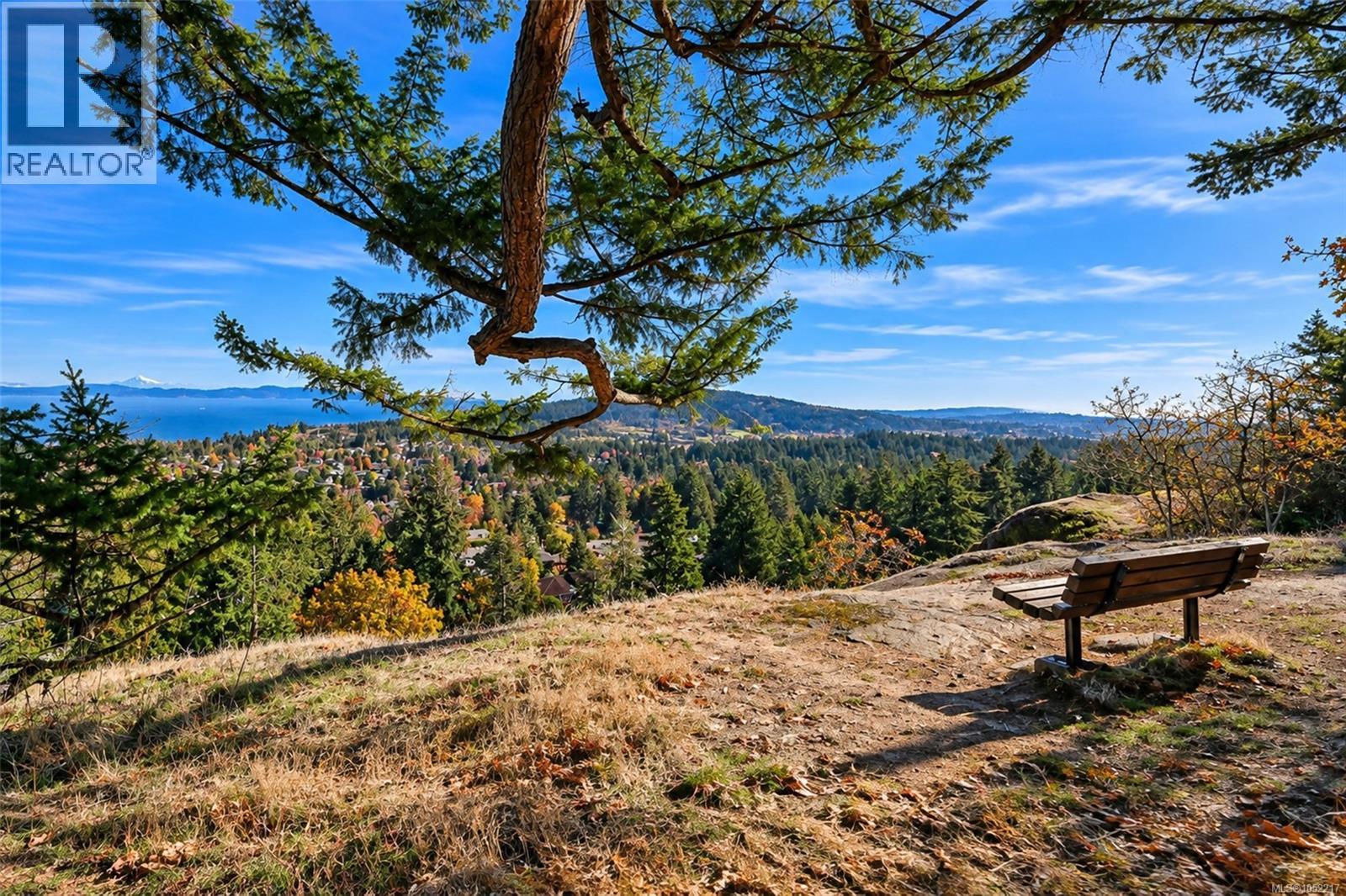 10 942 Boulderwood Rise, Saanich