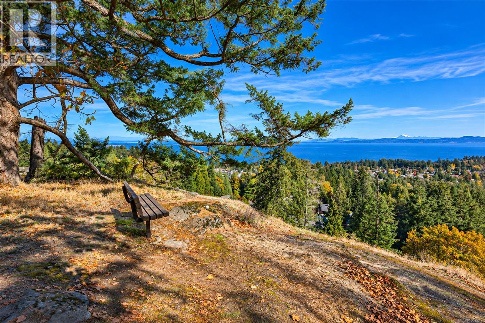 10 942 Boulderwood Rise, Saanich