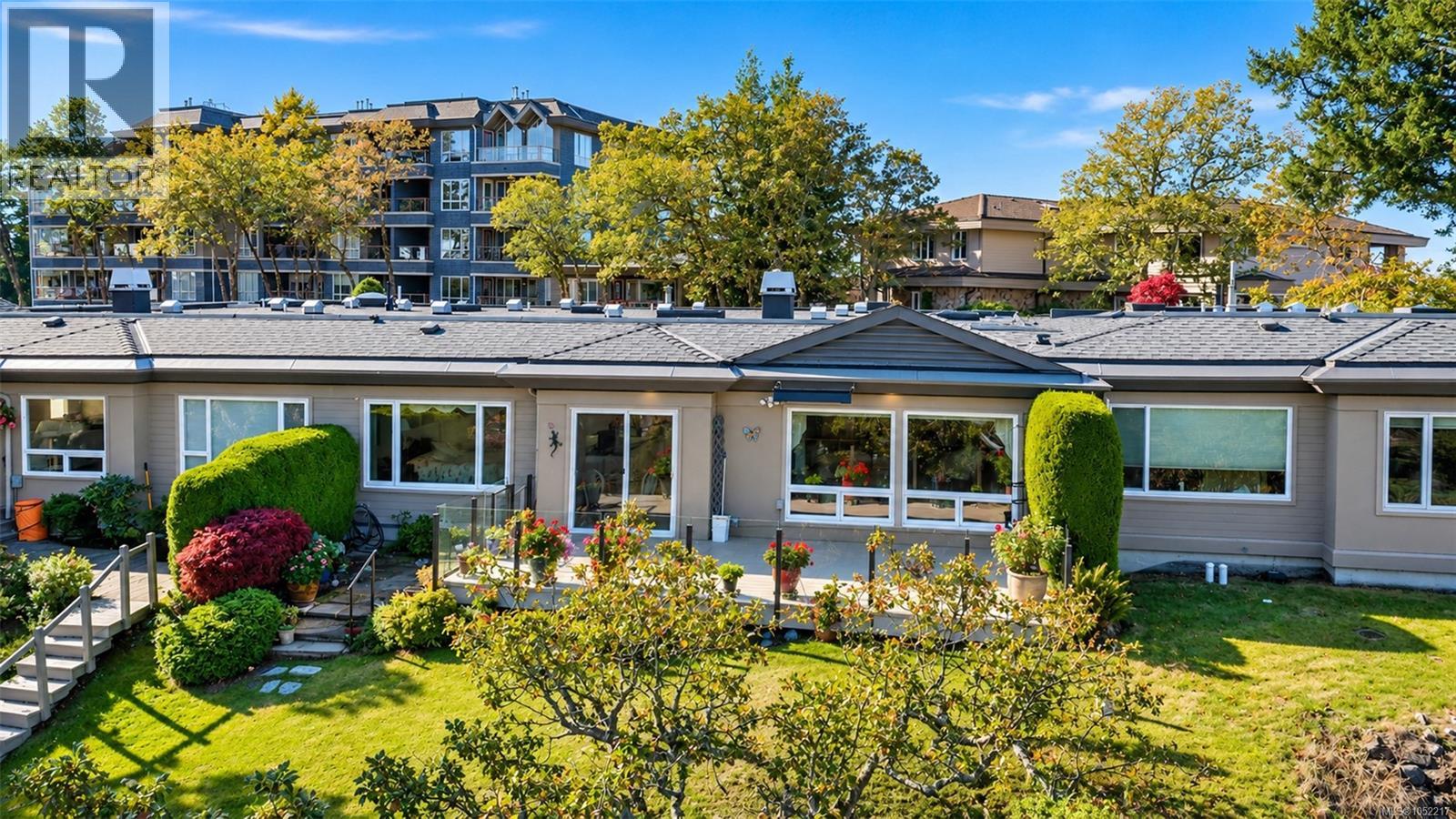 10 942 Boulderwood Rise, Saanich