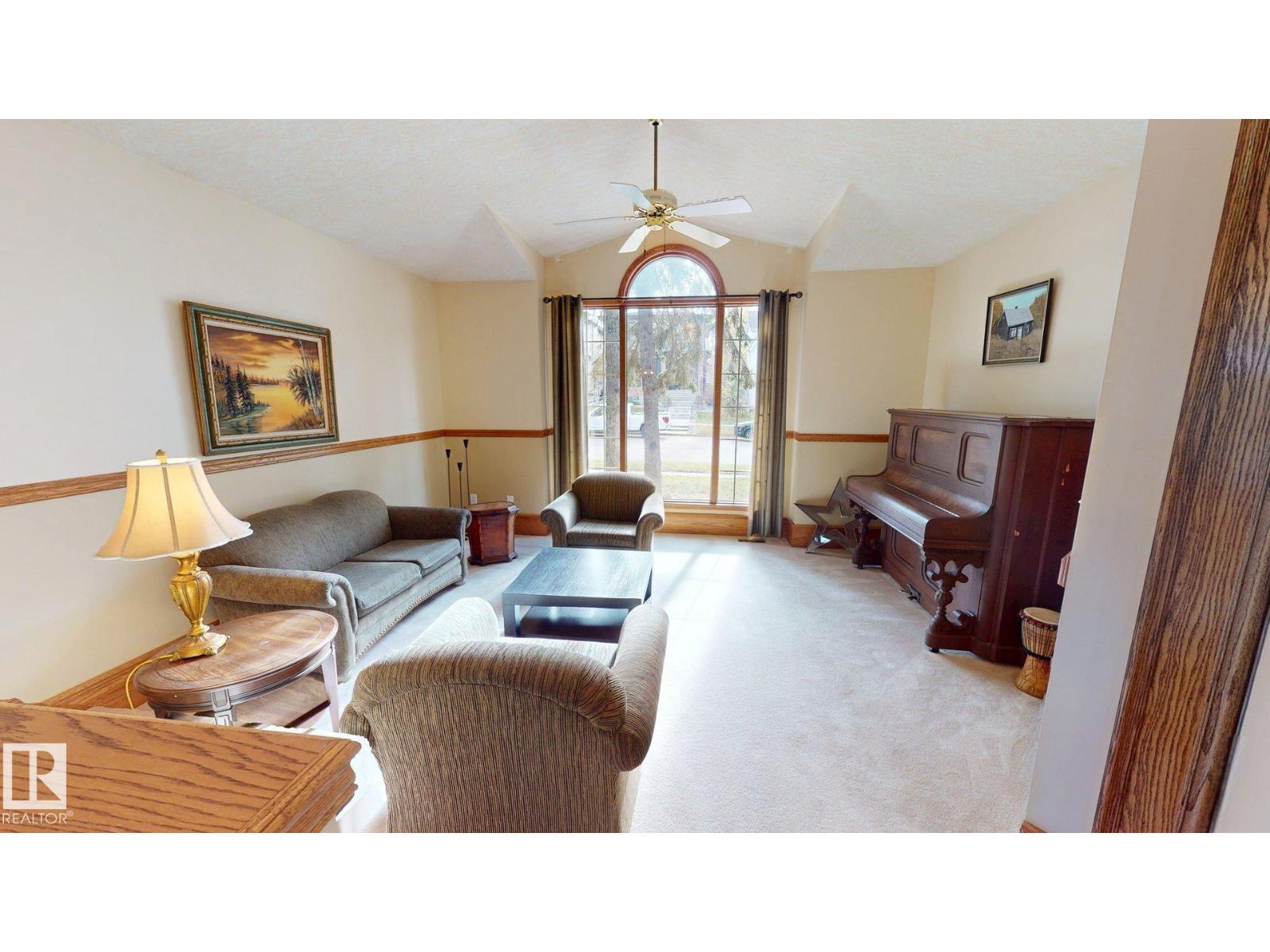 15 Belmont Drive, photo 3