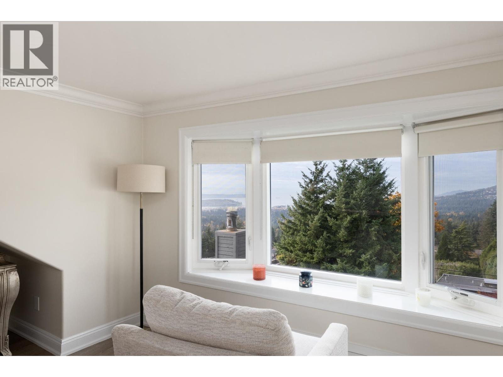 4050 ST. PAULS AVENUE, North Vancouver - Image 1