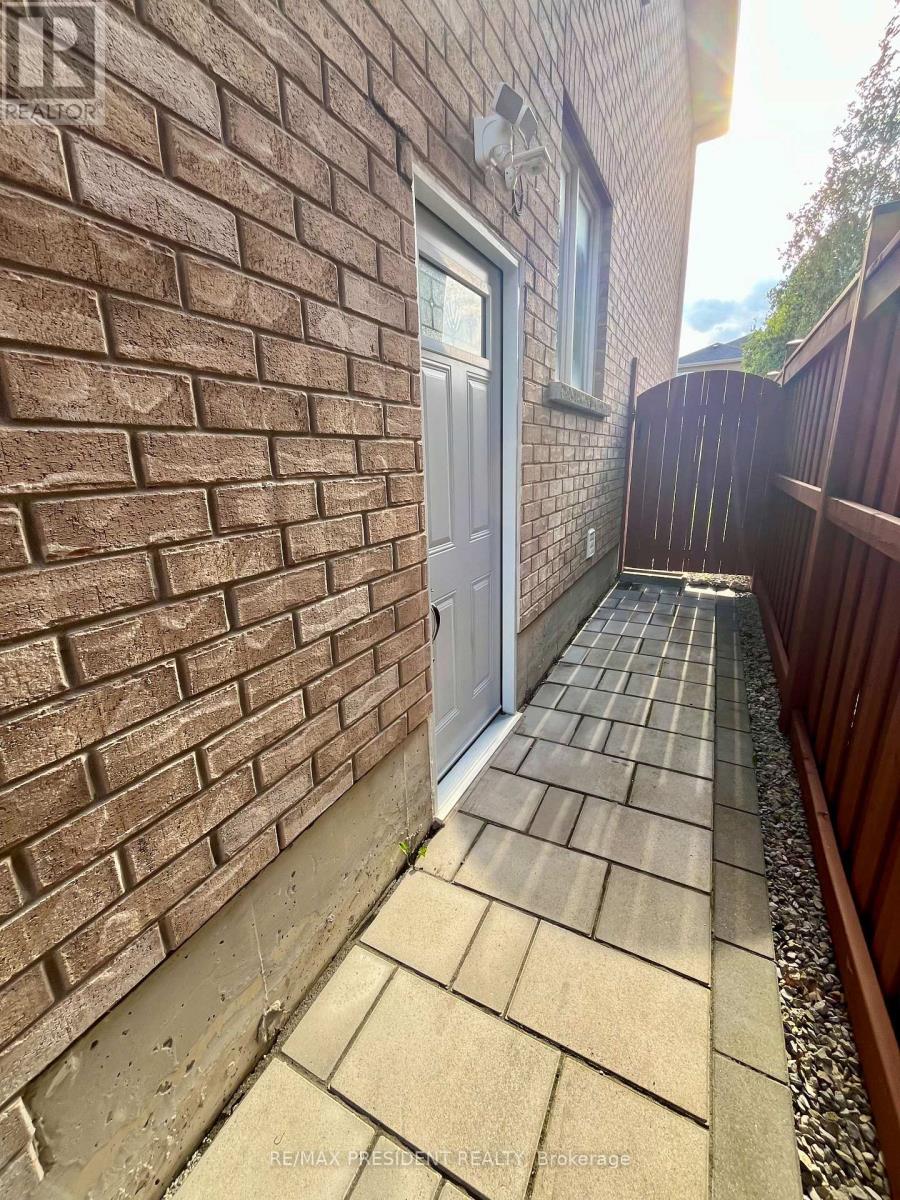 34 WEBB STREET, Bradford West Gwillimbury (Bradford) — photo 2