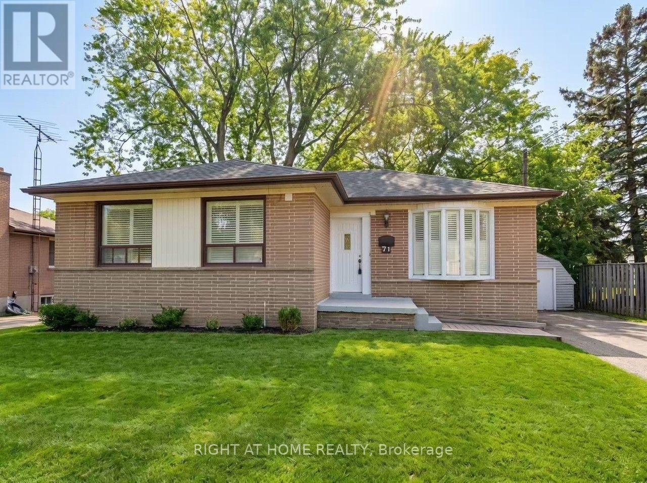 Listing photo of 71 ROCKPORT CRESCENT