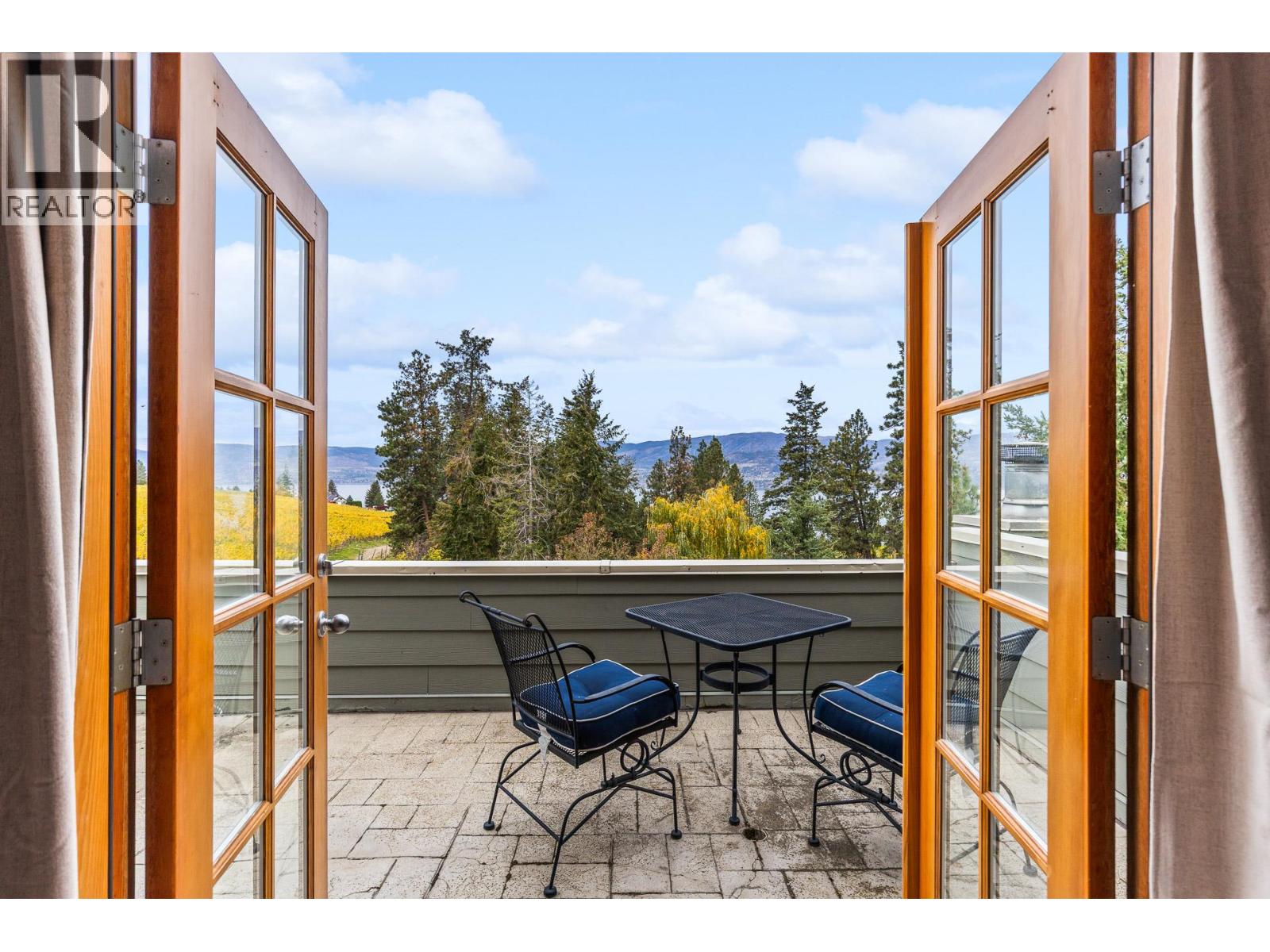 478 Okaview Road - 36