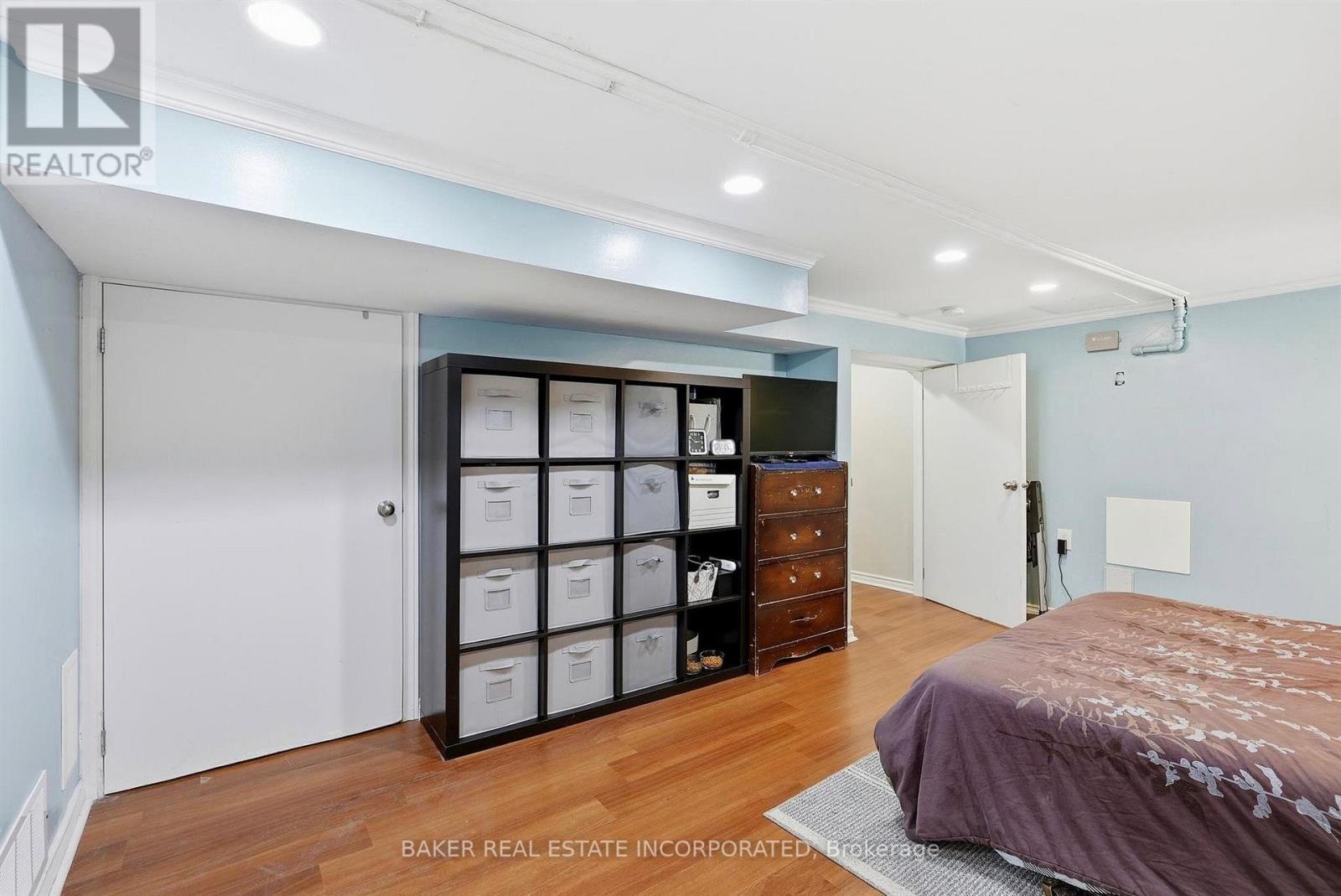 1867 DUFFERIN STREET - 31