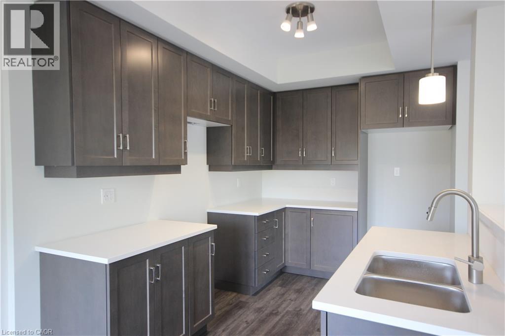 1 DRESSER Lane, Ancaster — photo 8