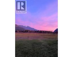 13226 Highway 31, Meadow Creek, BC V0G1N0 Photo 13