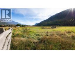 13226 Highway 31, Meadow Creek, BC V0G1N0 Photo 17