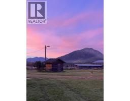 13226 Highway 31, Meadow Creek, BC V0G1N0 Photo 15