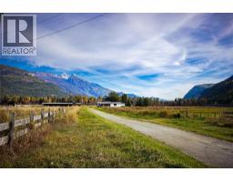 13226 Highway 31, Meadow Creek, BC V0G1N0 Photo 20