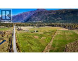 Kitchen - 13226 Highway 31, Meadow Creek, BC V0G1N0 Photo 6