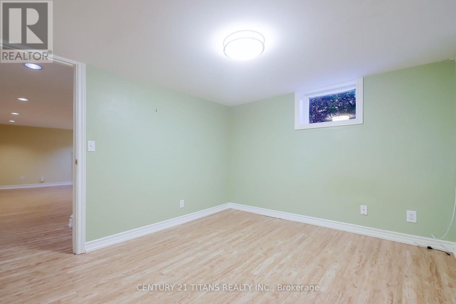 172 PHYLLIS AVENUE - 36