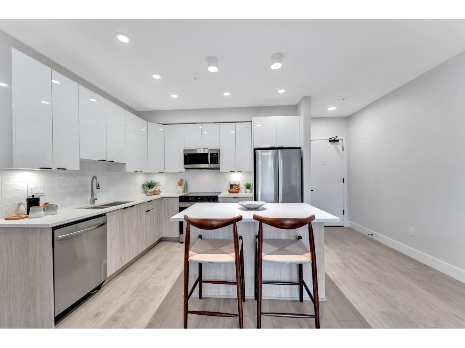 Photo of 613 13458 95 AVENUE 4