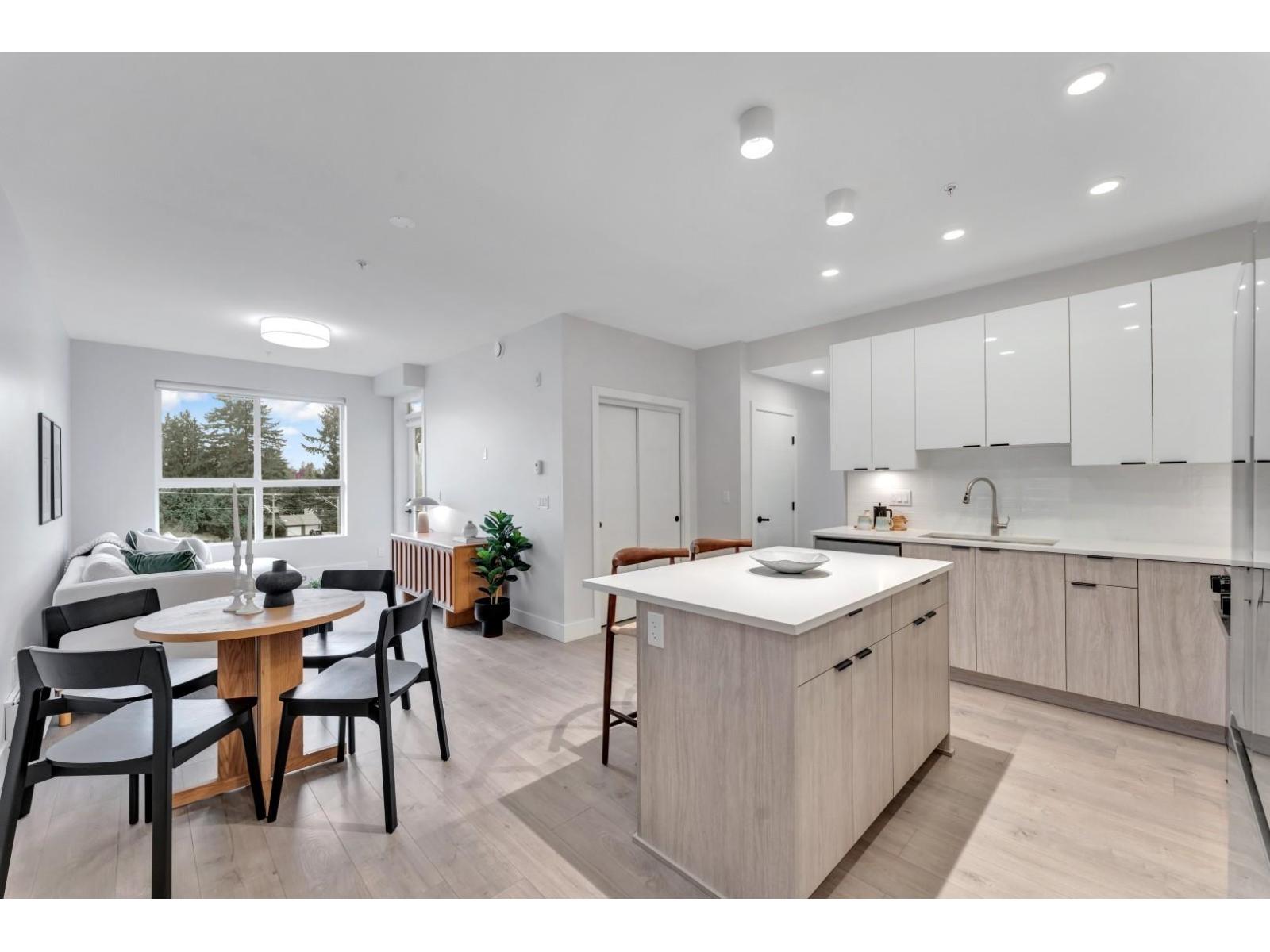 Photo of 613 13458 95 AVENUE 2