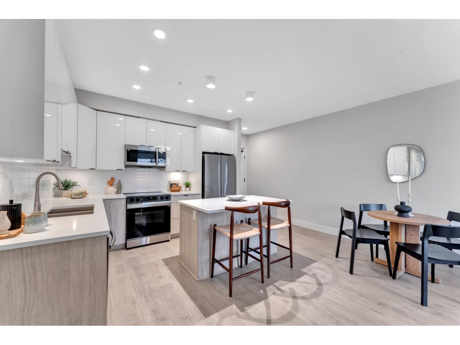 Photo of 613 13458 95 AVENUE 5