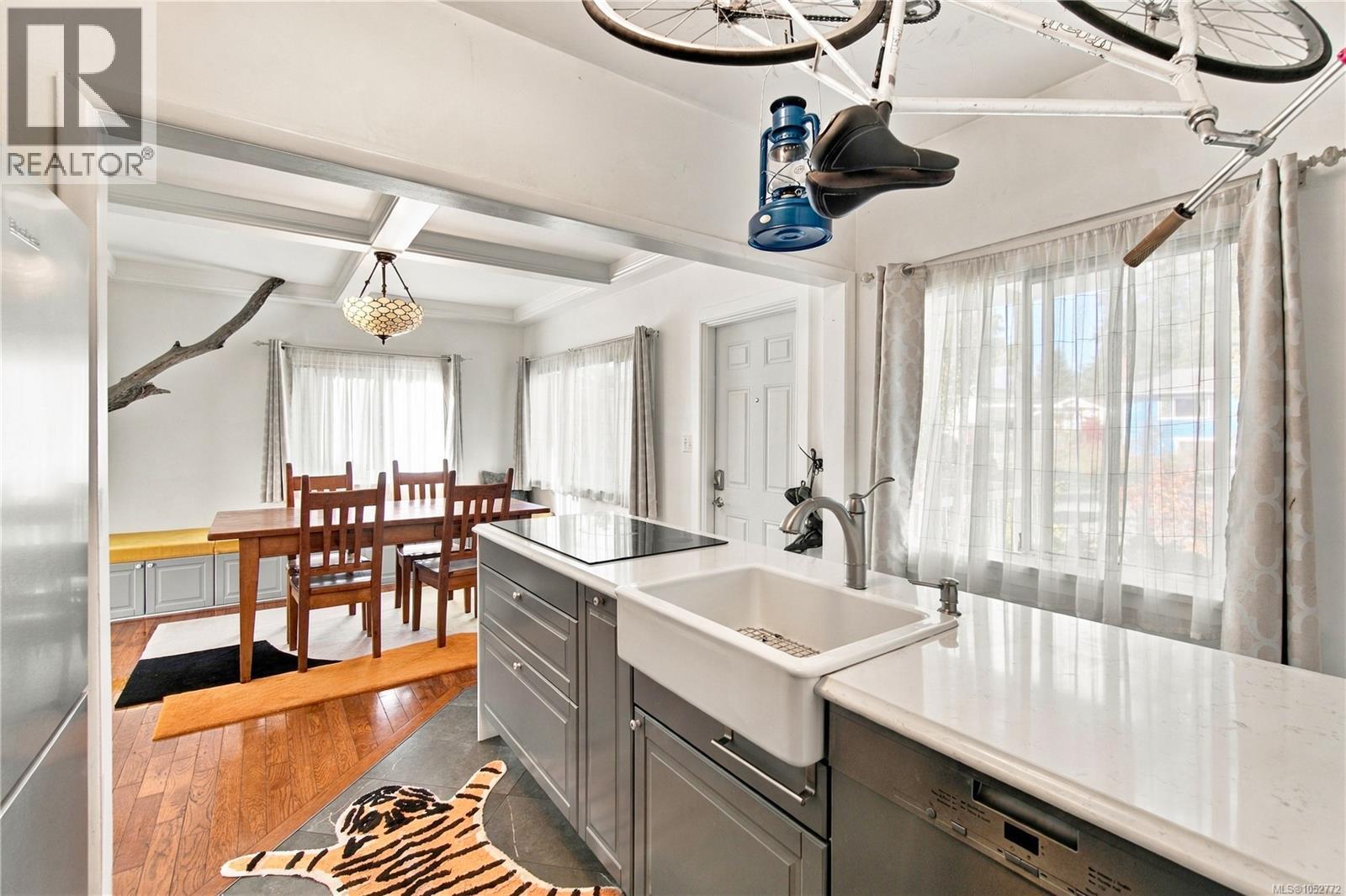 519 Duke St - 10