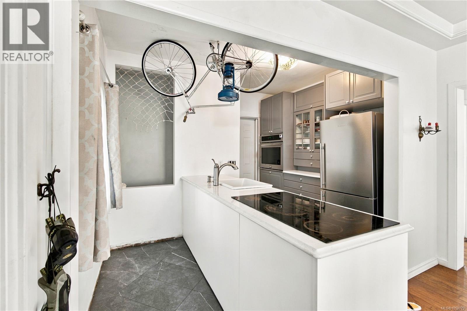 519 Duke St - 13
