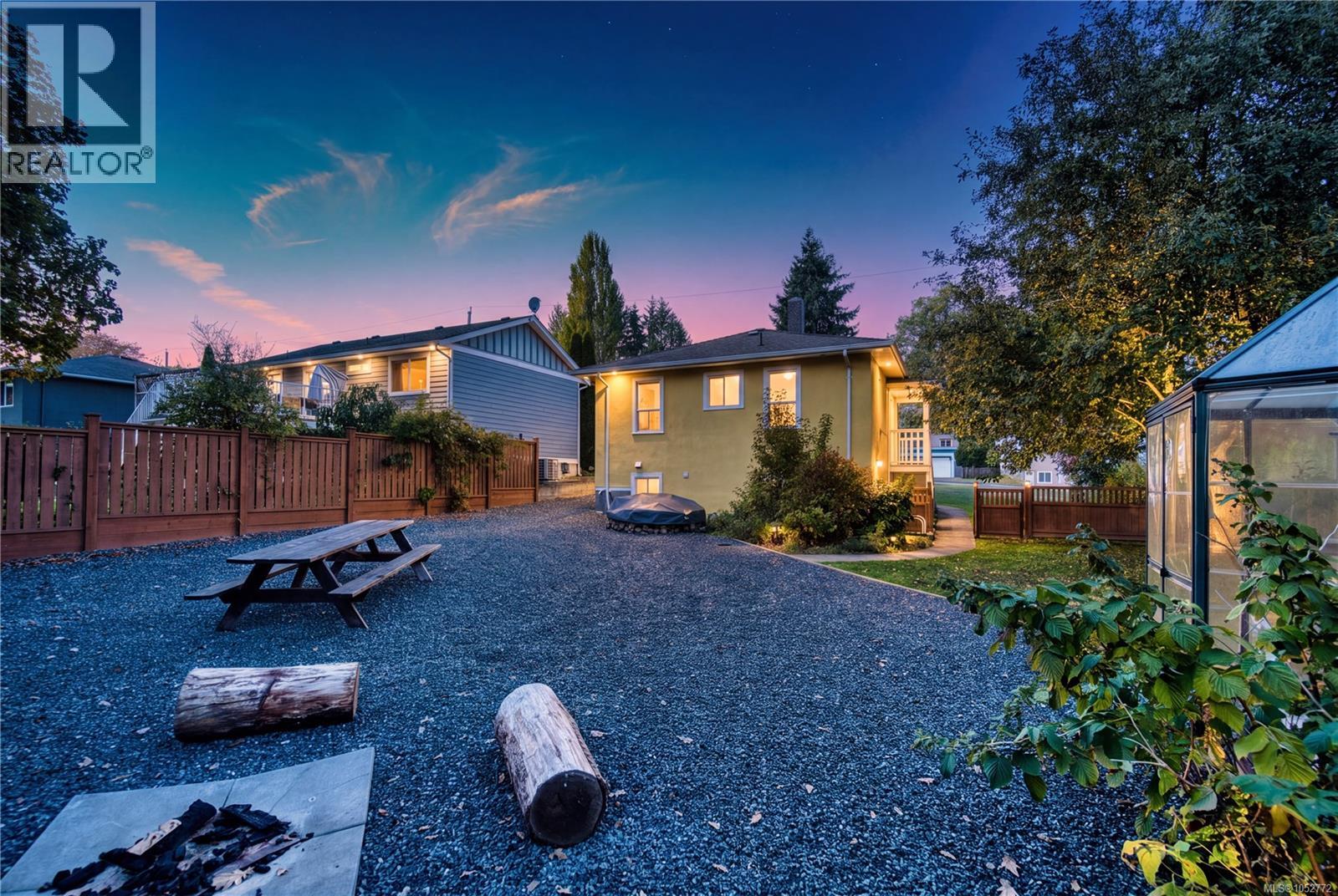 519 Duke St - 4